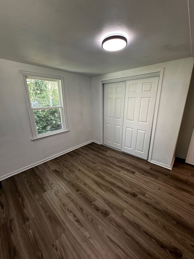 Building Photo - 215 McElroy Ave