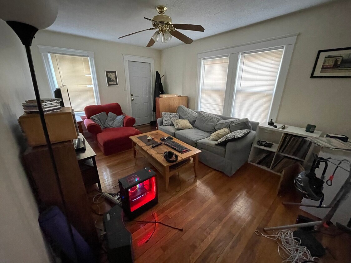 Foto principal - 2572 Massachusetts Ave