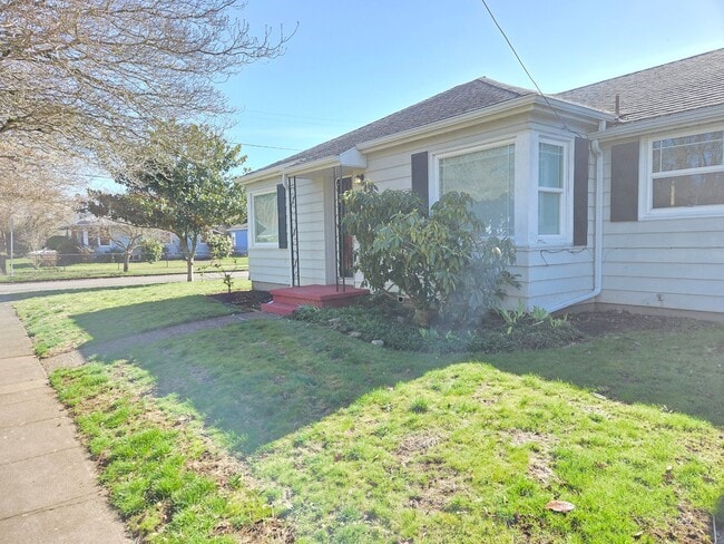 Building Photo - Cute 2 bedroom in the Montavilla neighborh...