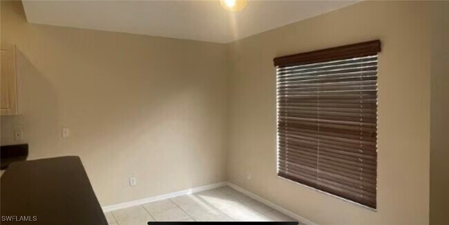 Building Photo - 4833 SW 25th Ct