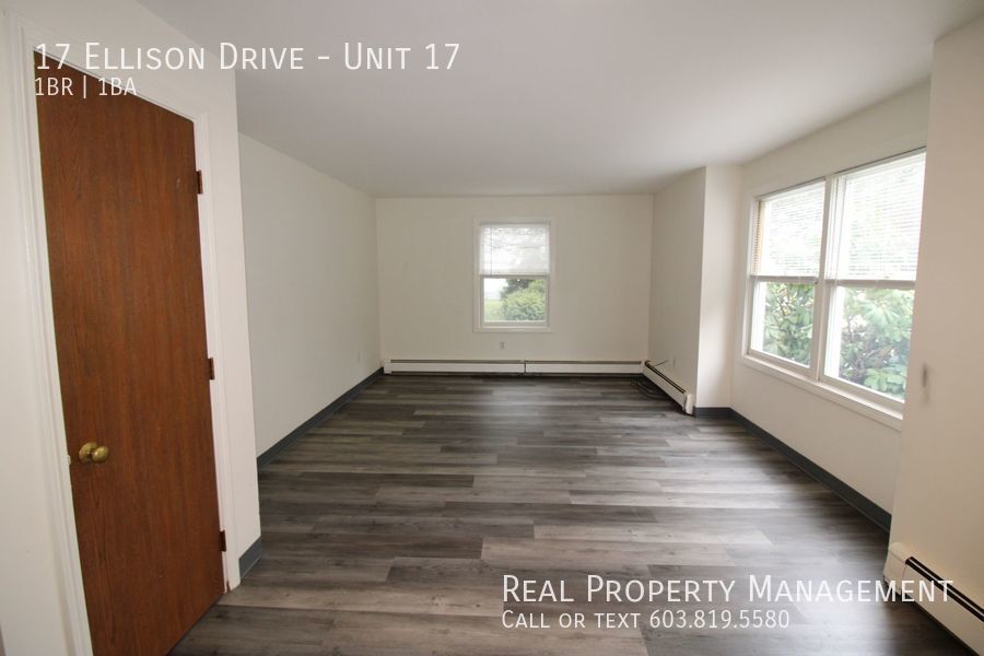 17 Ellison Dr Unit 17, Barrington, NH 03825 Room for Rent in