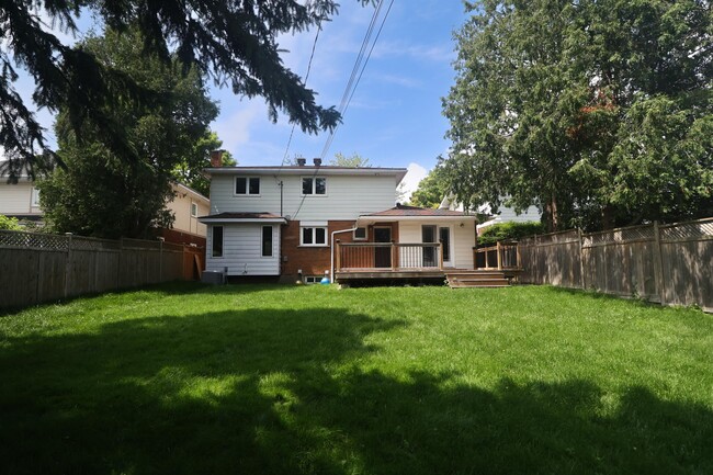 Building Photo - 1976 Sharel Dr