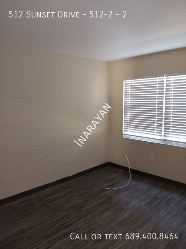Building Photo - Remodeled 2/1 Downstairs apartment. Availa...