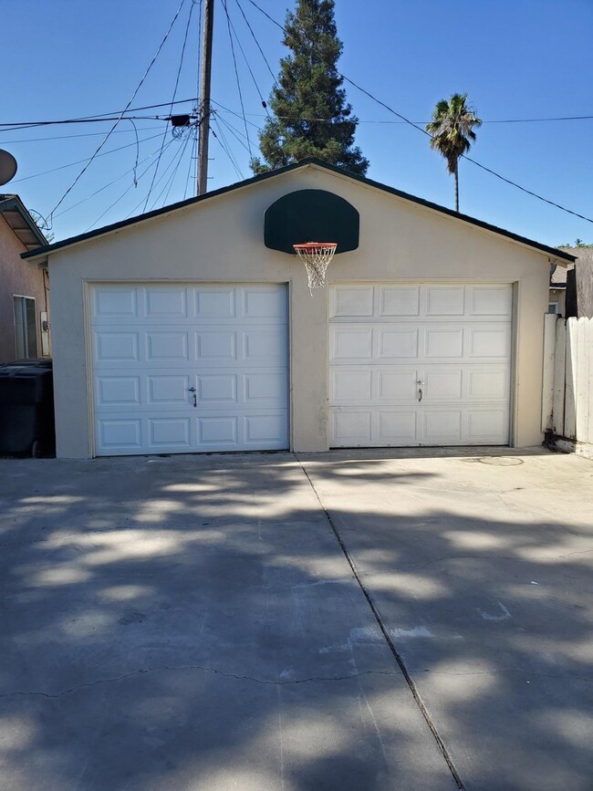 Building Photo - S526/528MR