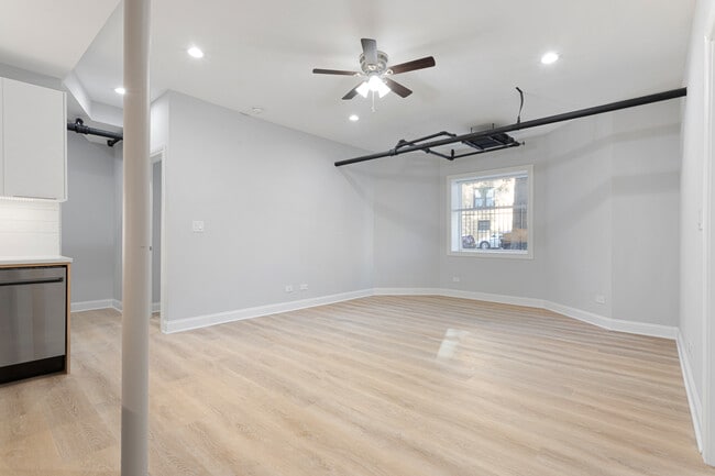 Building Photo - 7383 N Damen Ave
