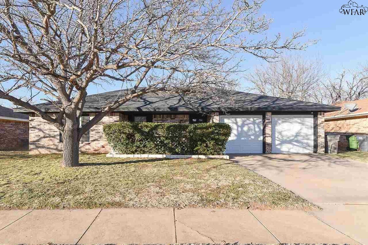 Primary Photo - 2138 Selma Dr