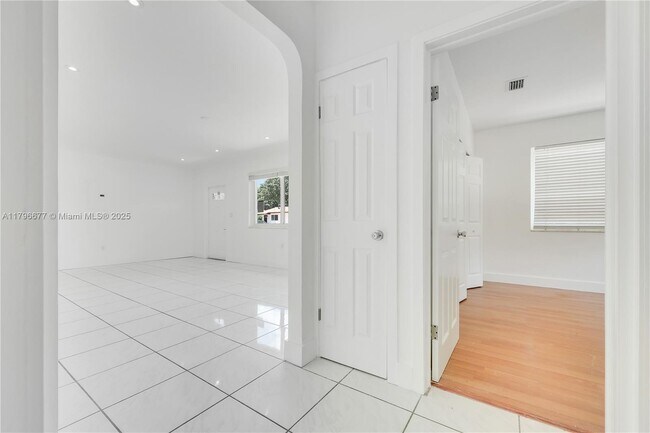 Building Photo - 6306 SW 12th St