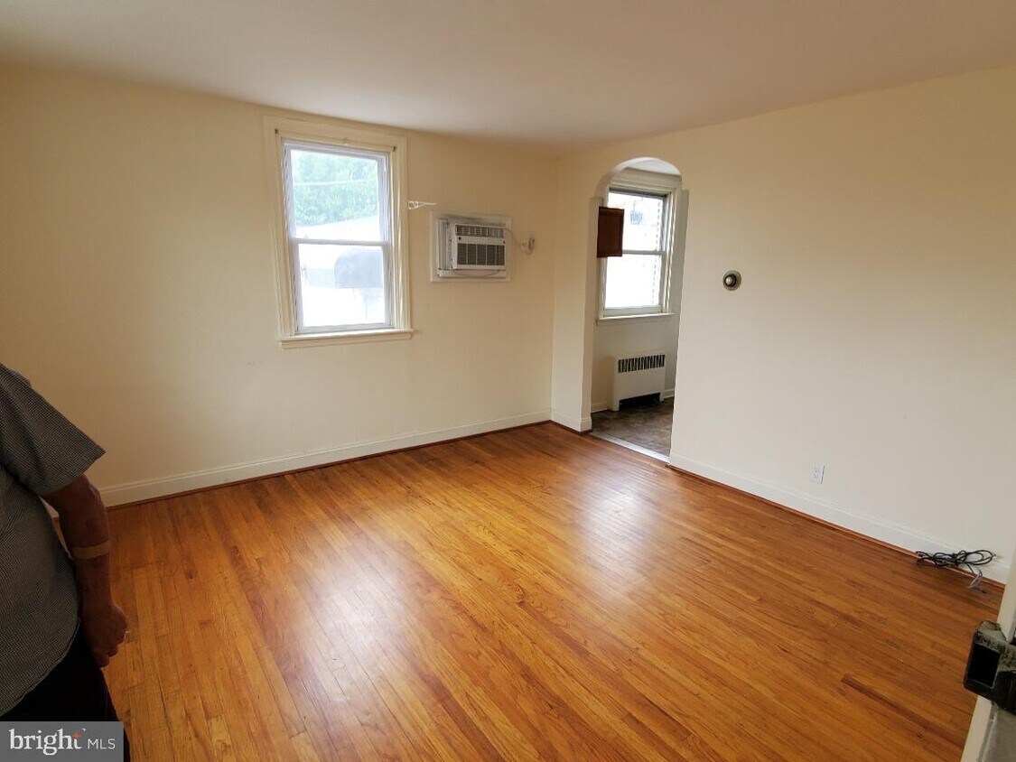 Primary Photo - 2711 Unruh Ave