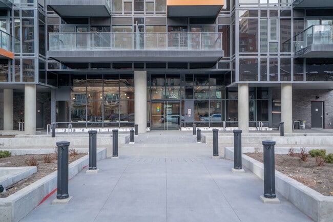 Building Photo - 730-502 2 Ave SW