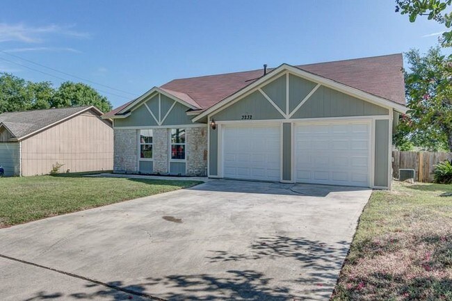 Building Photo - 3232 Oak Alley
