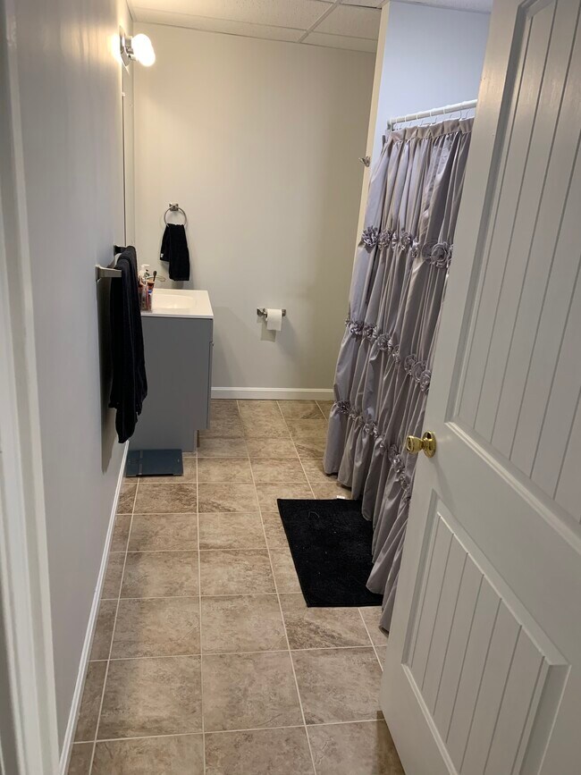 2nd bath - 2 Davenport Cir