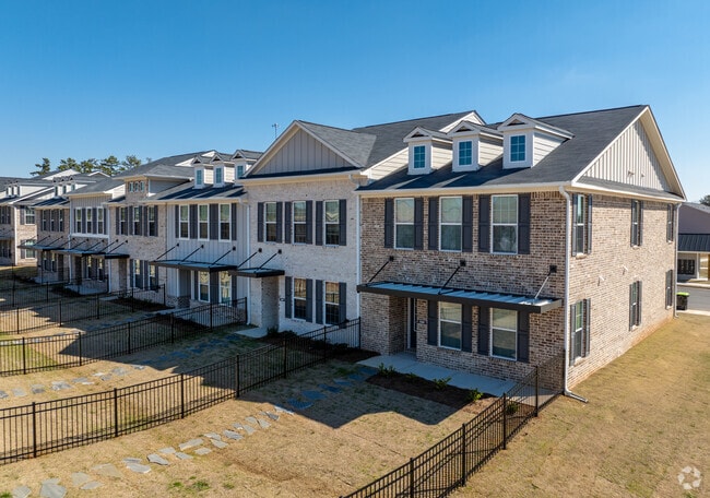 Foto del edificio - Tessa Jodeco Townhomes