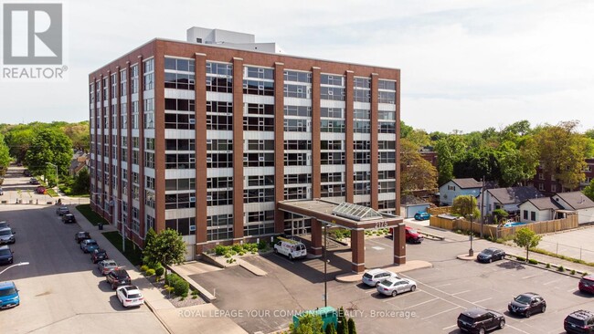 Building Photo - 2175-2175 Wyandotte St E