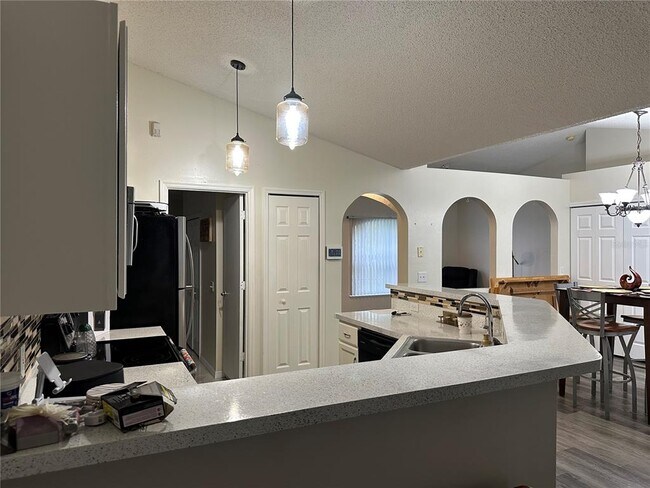 Building Photo - 304 Alegriano Ct