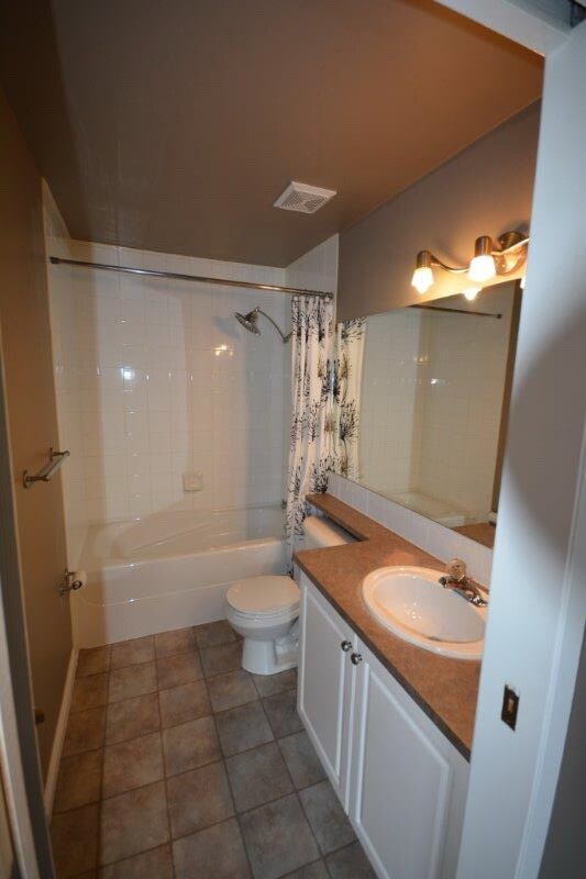 Building Photo - 2 Bed 1 Bath Unit in Calgary, AB