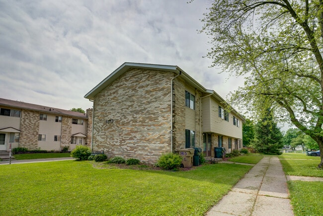 Foto del edificio - 5813 Balsam Rd