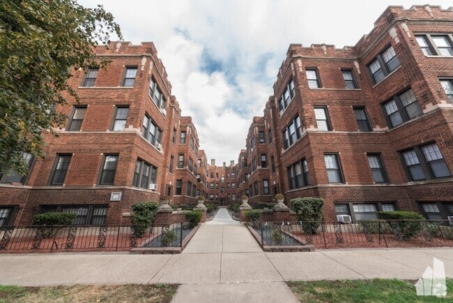 Building Photo - 4407 N Wolcott Ave