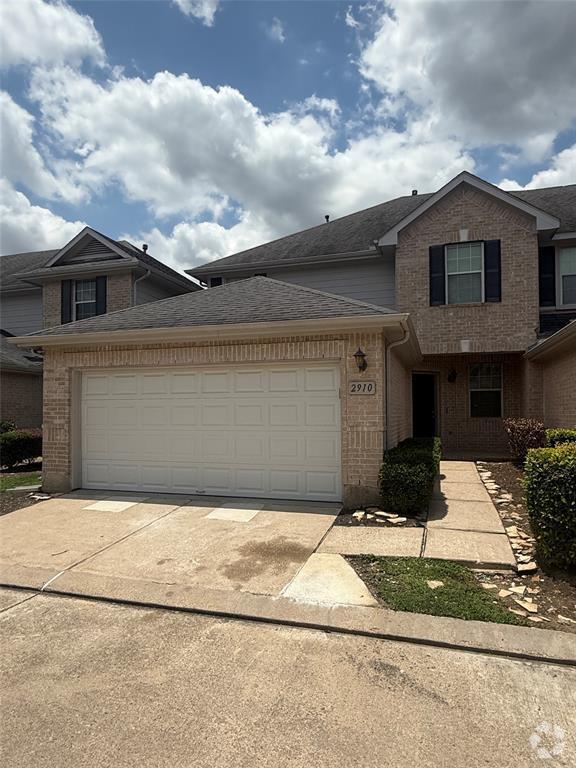 Building Photo - 2910 Meadowglen Cove