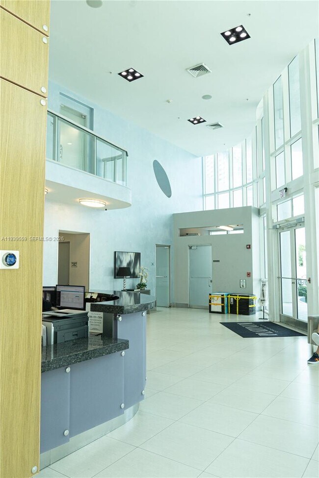 Foto del edificio - 480 NE 30th St