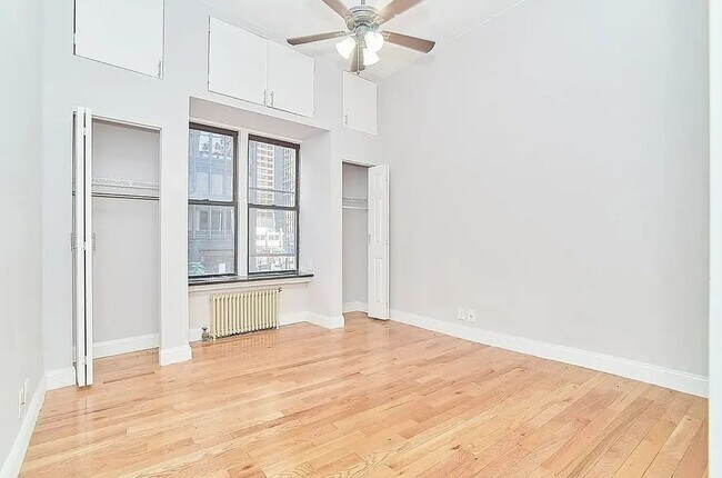 Foto del edificio - 211 West 53rd ST