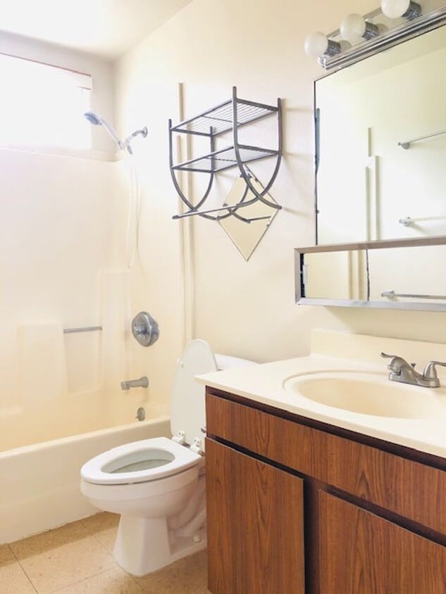 Foto del edificio - 2 Bedroom, 1 Bathroom and 2 Parking (Paleh...