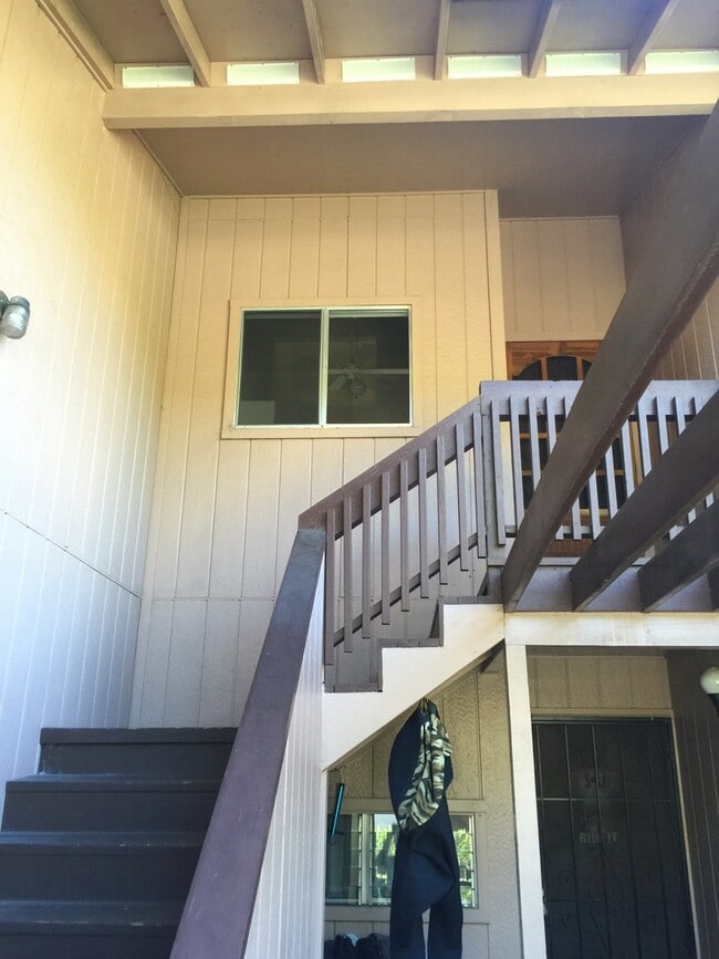 Building Photo - Newtown Meadows 10B2