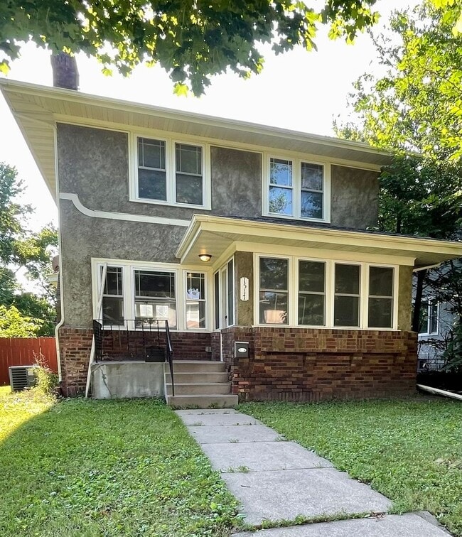 Building Photo - 1517 Russell Ave N