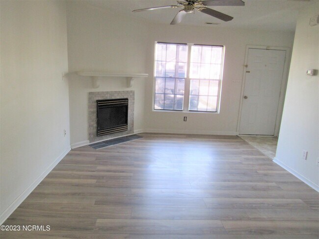 Building Photo - 1142 Pueblo Dr