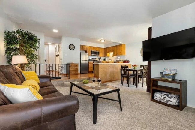 Building Photo - 246 Broken Lance Dr