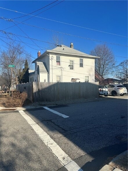 Foto del edificio - 532 Post Rd