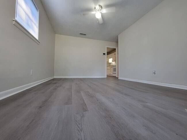 Foto del edificio - 3 Bed 1 Bath House