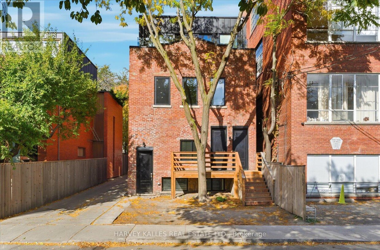 Primary Photo - 692 Richmond St W