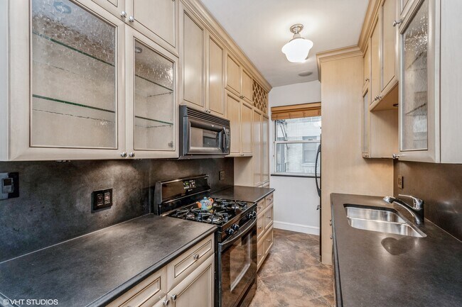 Foto del edificio - 3520 N Lake Shore Dr