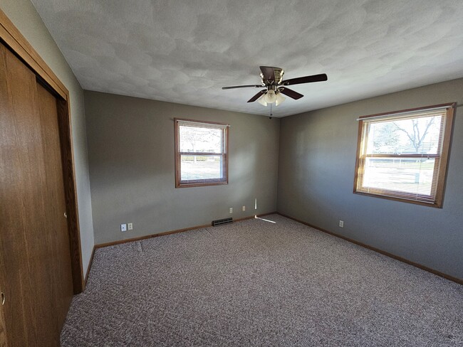 Building Photo - 4210 Park View Dr