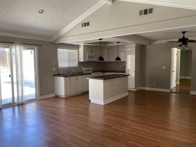 Foto del edificio - 6034 Centurion Cir