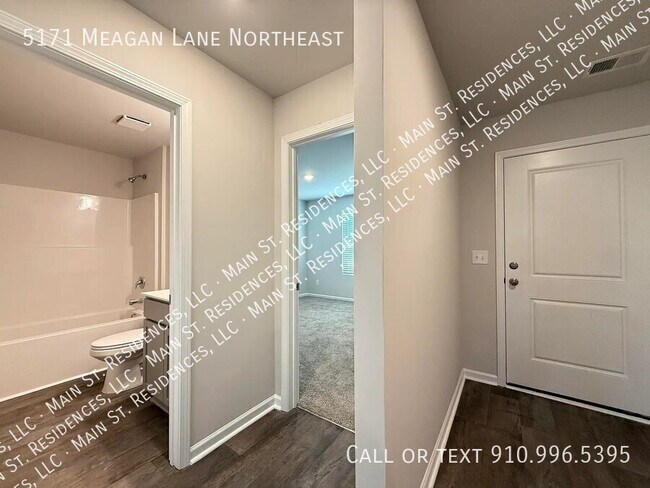 Building Photo - 5171 Meagan Ln NE