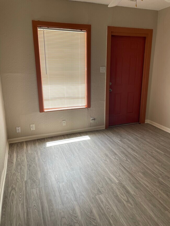 Living Room Front Door - 1016 Sunglo Dr