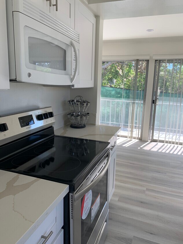 Foto del edificio - 12744 Moorpark St