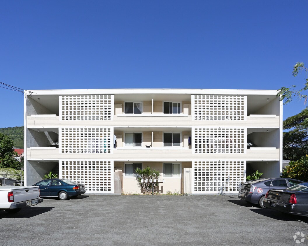 Building Photo - 2948 E Manoa Rd