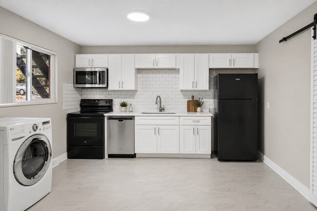 Kitchen - Cedar Court