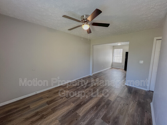 Foto del edificio - 804 Forest Dale Ln