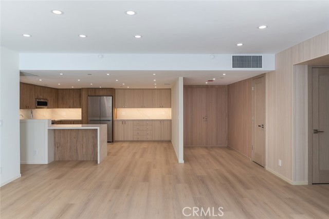 Foto del edificio - 345 Pioneer Dr