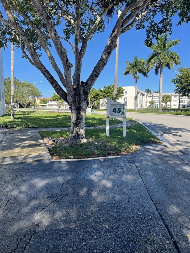 Building Photo - 8515 Sunrise Lakes Blvd