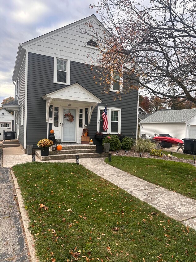 Primary Photo - 613 E Washington St