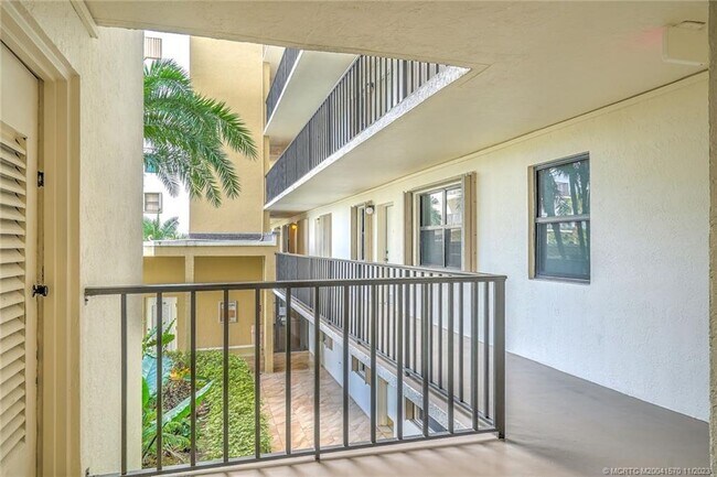 Building Photo - 10044 S Ocean Dr