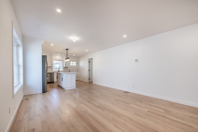 Building Photo - 330 Pleasantview Ave