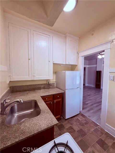 Building Photo - 406 Linden Ave