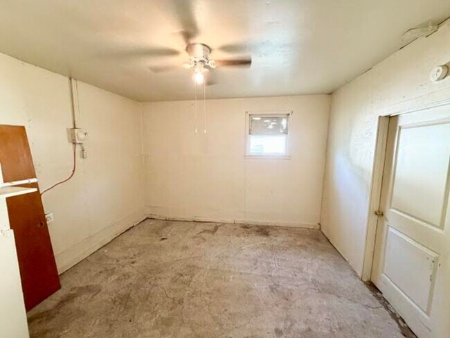 Foto del edificio - 122 Meadowbrook St