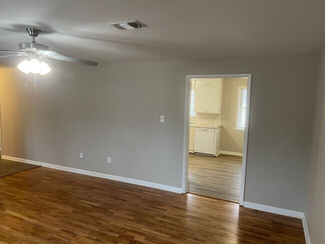 Foto del edificio - 3 Bed 2 Bath Home