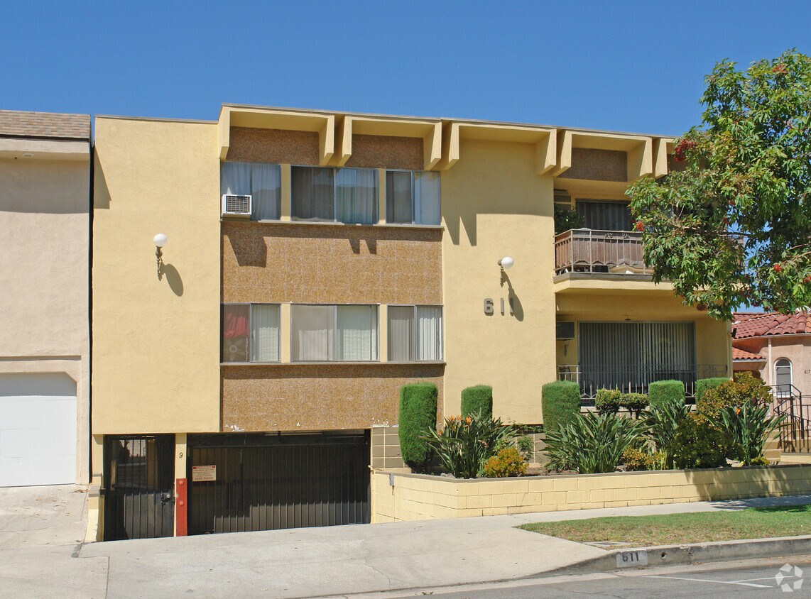 Primary Photo - 611 N Kings Rd